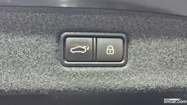 Genesis G90 (EQ900)