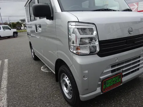 Nissan Clipper Van