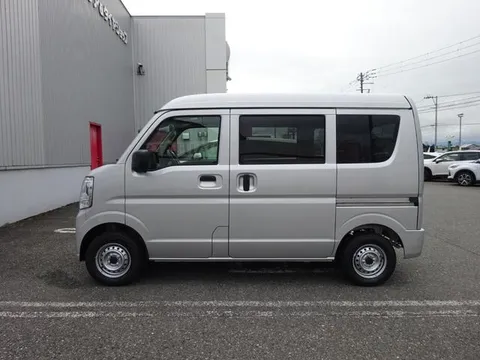 Nissan Clipper Van