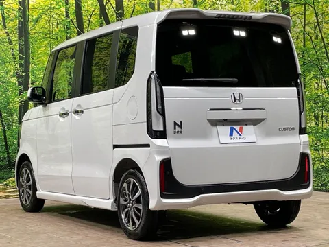 Honda N-BOX Custom