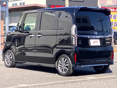 Honda N-BOX Custom
