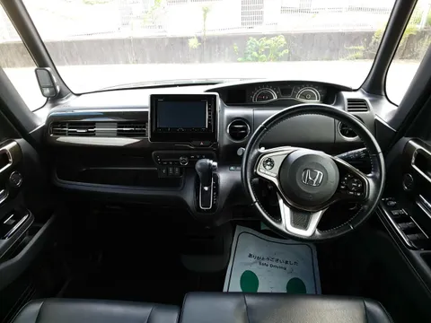 Honda N-BOX Custom