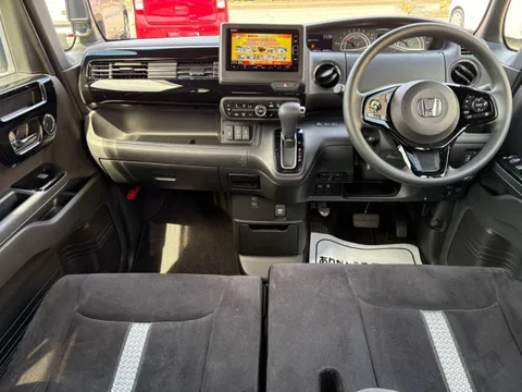 Honda N-BOX Custom