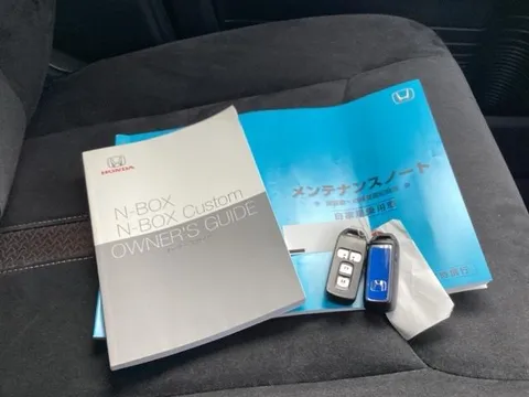 Honda N-BOX Custom
