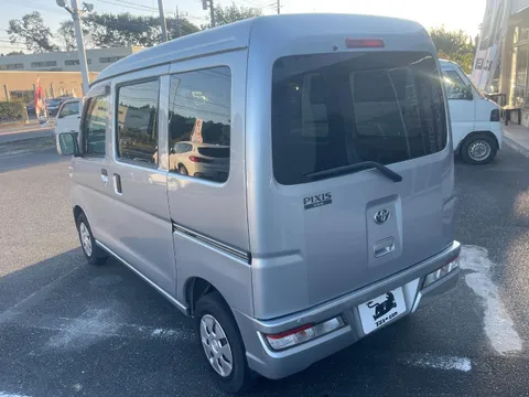 Toyota Pixis Van