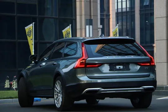 Volvo V90
