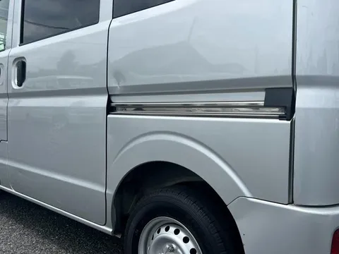 Mitsubishi Minicab Van
