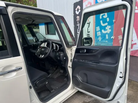 Honda N-BOX Custom