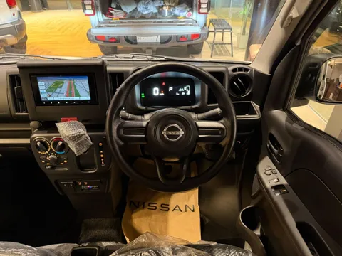Nissan Clipper Van