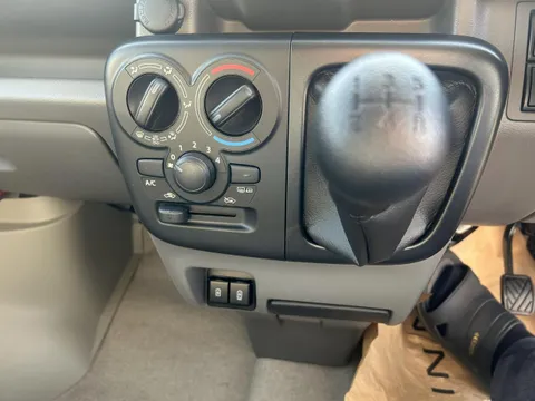 Nissan Clipper Van