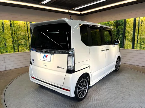 Honda N-BOX Custom