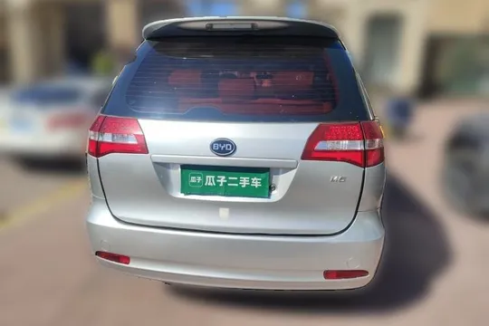 BYD M6