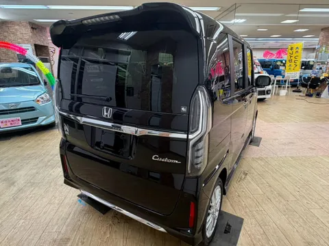 Honda N-BOX Custom