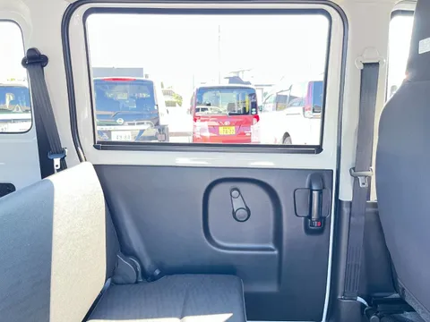 Nissan Clipper Van