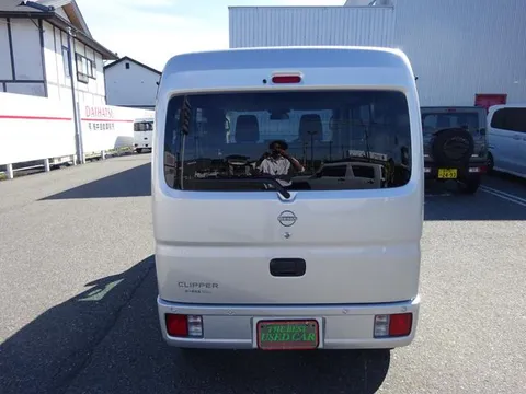 Nissan Clipper Van