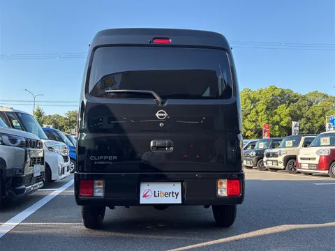 Nissan Clipper Van