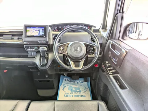 Honda N-BOX Custom