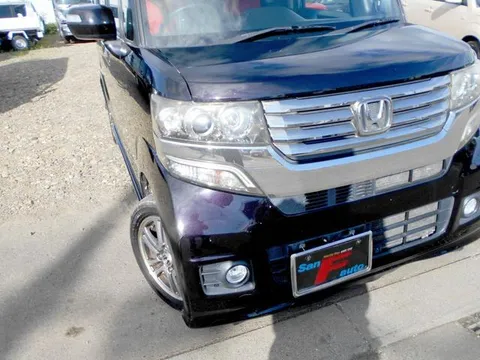 Honda N-BOX Custom
