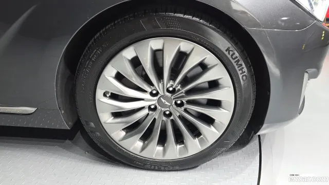 Genesis G90 (EQ900)