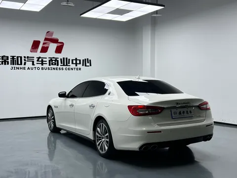 Maserati Quattroporte