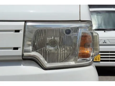 Mitsubishi Minicab Van