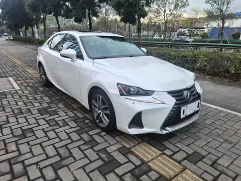 Lexus IS
