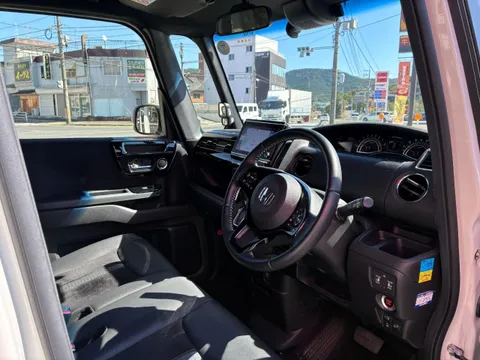 Honda N-BOX Custom