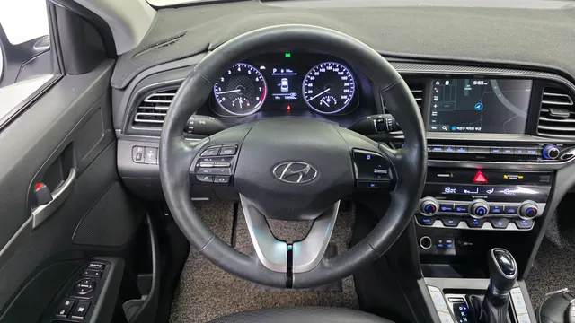 Hyundai Elantra (Avante)