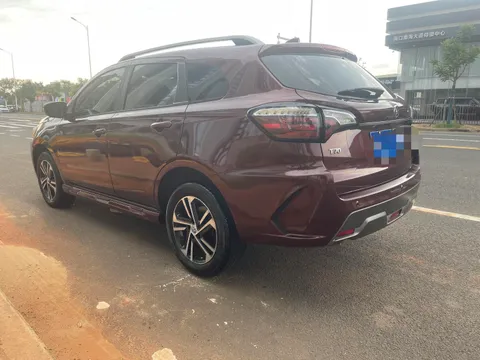 Venucia T70