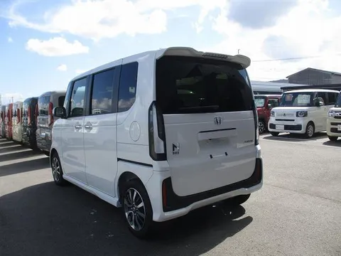 Honda N-BOX Custom