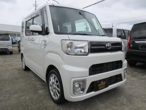 Toyota Pixis Mega