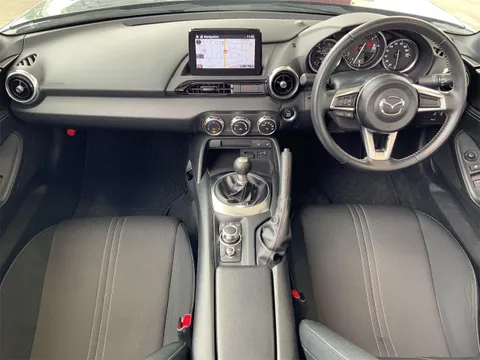 Mazda MX-5 (Roadster)
