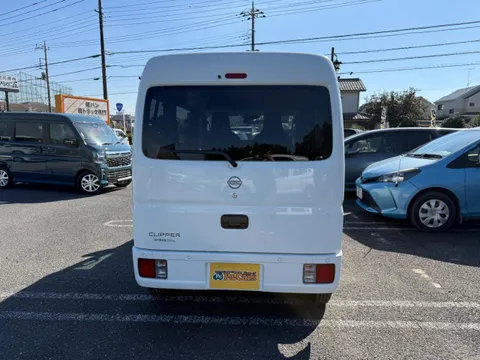 Nissan Clipper Van