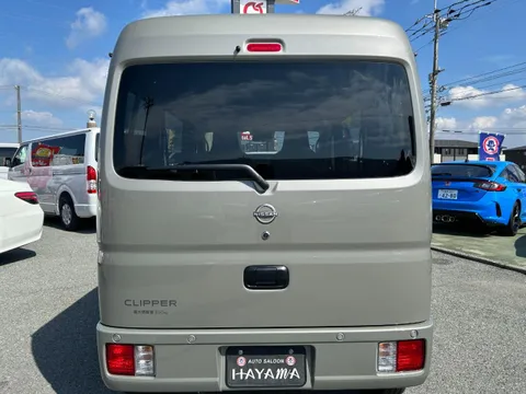 Nissan Clipper Van