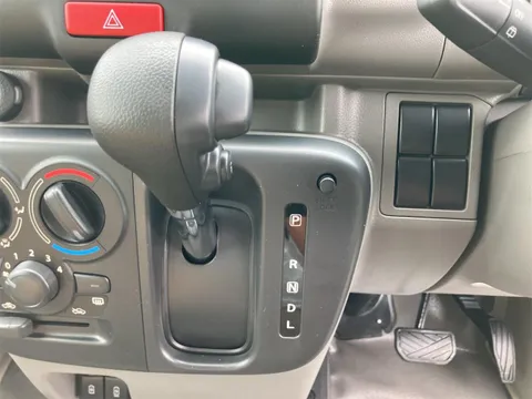 Nissan Clipper Van