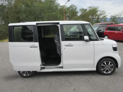 Honda N-BOX Custom