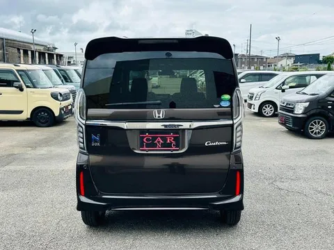 Honda N-BOX Custom