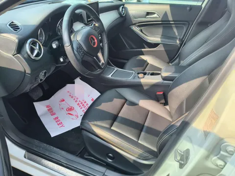 Mercedes-Benz Mercedes-Benz GLA