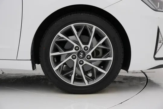 Hyundai Elantra (Avante)