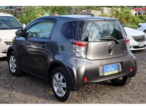 Toyota iQ