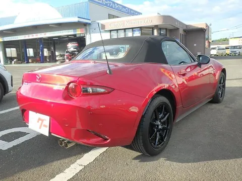 Mazda MX-5 (Roadster)