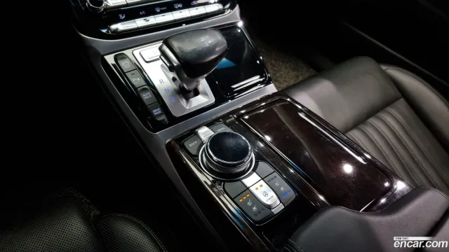 Genesis G90 (EQ900)