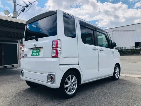 Toyota Pixis Mega