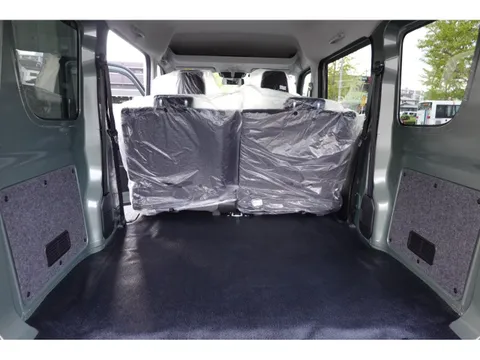 Nissan Clipper Van