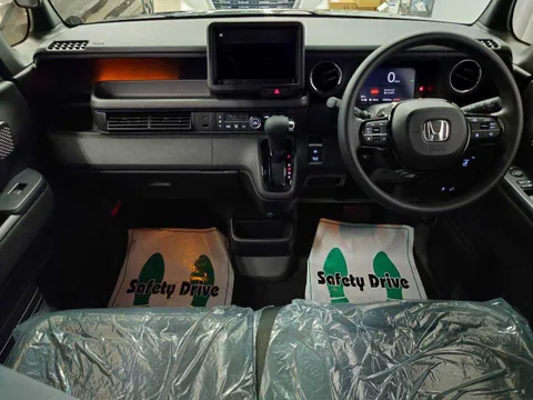 Honda N-BOX Custom