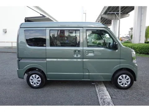 Nissan Clipper Van