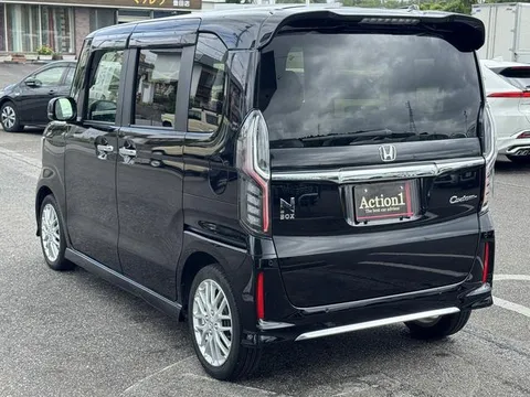 Honda N-BOX Custom