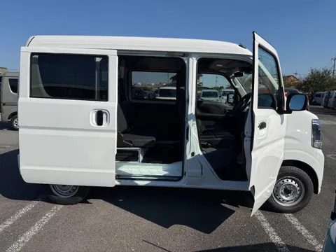 Nissan Clipper Van