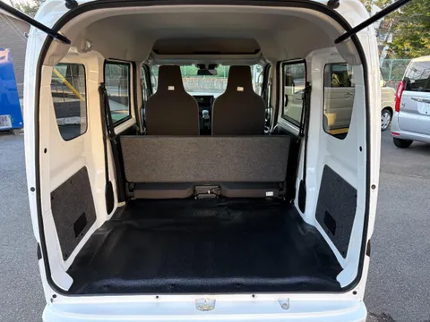 Nissan Clipper Van