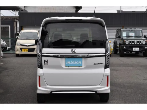 Honda N-BOX Custom